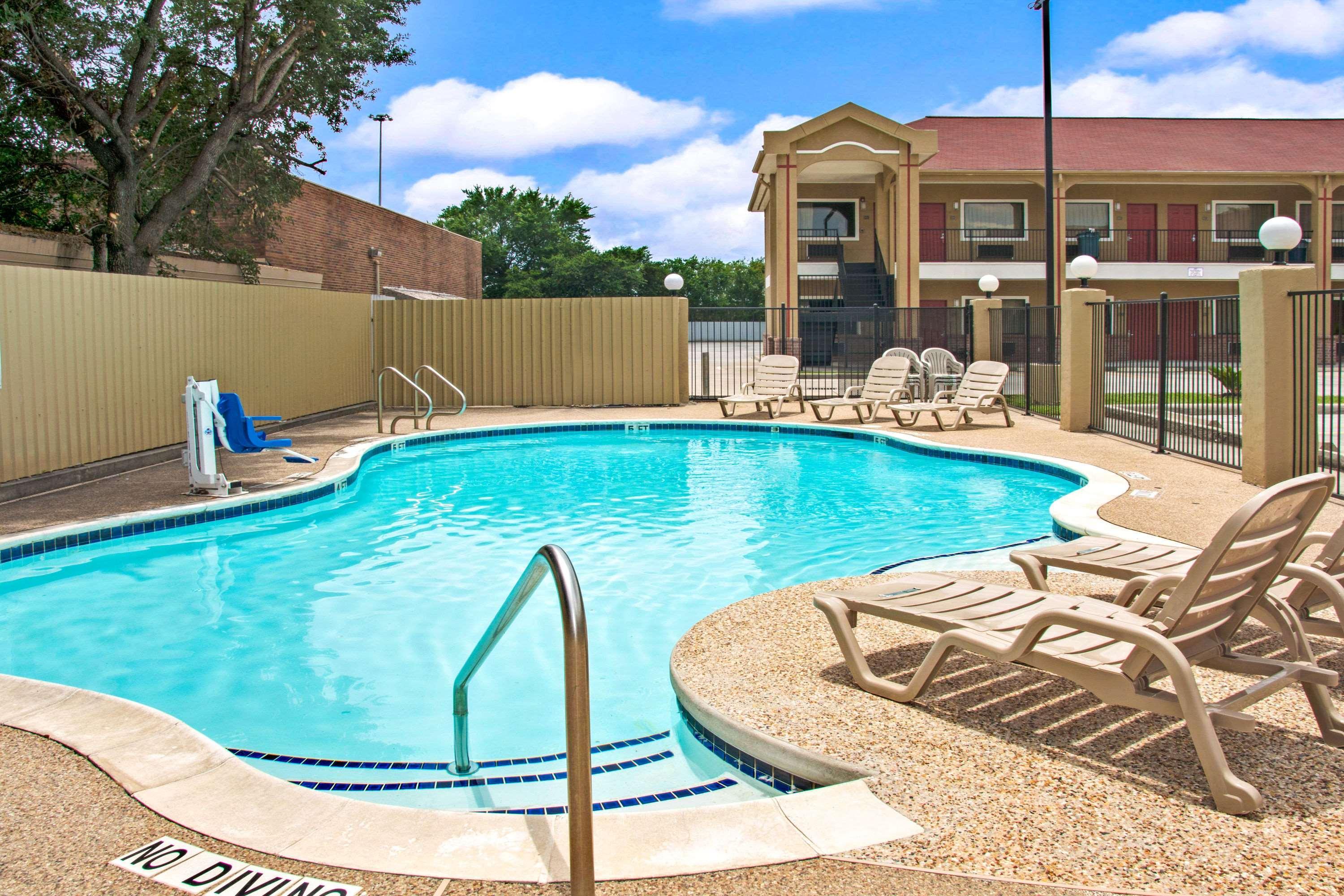 Super 8 By Wyndham Houston/Brookhollow Nw Exteriér fotografie
